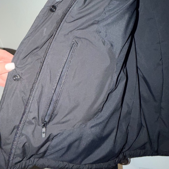Lululemon Women’s Wunder Puff 600 Cropped Black Puffer Jacket - Picture 4 of 6